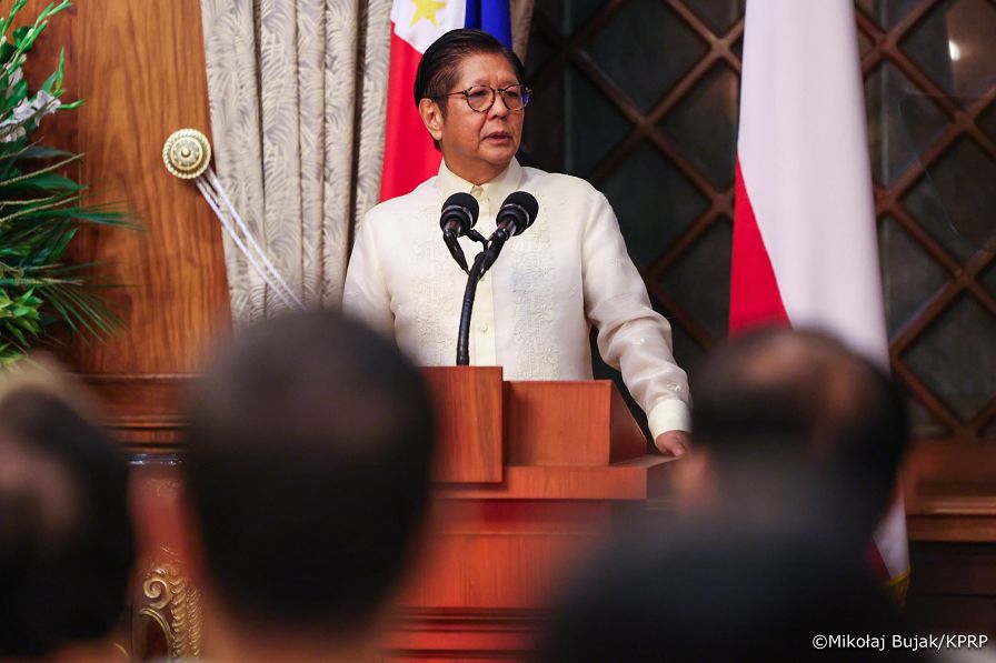 037_Para Prezydencka_Wizyta Pary Prezydenckiej na Filipinach_spotkanie z mediami_06-10-2026_MWB23958.jpg.JPG