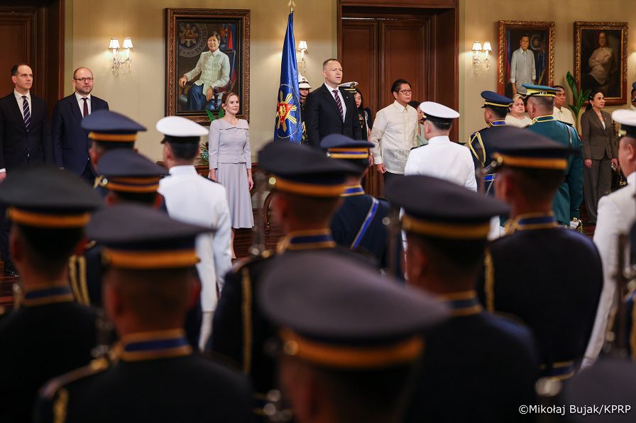 012_Para Prezydencka_Wizyta Pary Prezydenckiej na Filipinach_Ceremonia powitania oficjalnego_06-10-2026_MWB23744.jpg.JPG