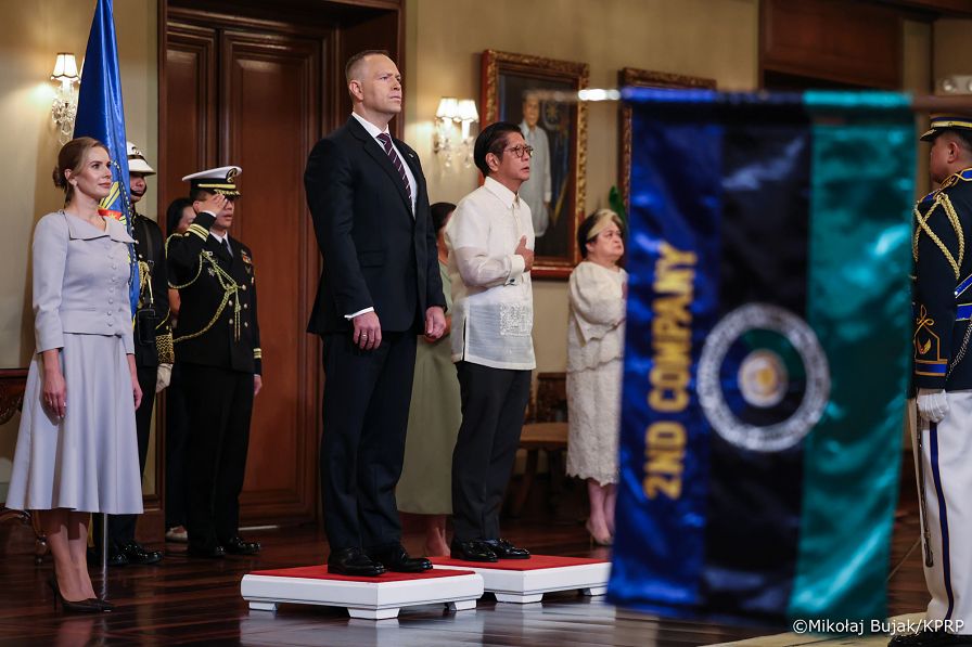 013_Para Prezydencka_Wizyta Pary Prezydenckiej na Filipinach_Ceremonia powitania oficjalnego_06-10-2026_MWB23754.jpg.JPG