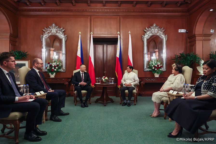 021_Para Prezydencka_Wizyta Pary Prezydenckiej na Filipinach_Ceremonia powitania oficjalnego_06-10-2026_MWB12351.jpg.JPG