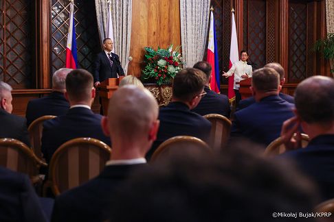 035_Para Prezydencka_Wizyta Pary Prezydenckiej na Filipinach_spotkanie z mediami_06-10-2026_MWB13480.jpg.JPG
