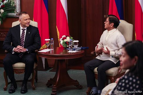 022_Para Prezydencka_Wizyta Pary Prezydenckiej na Filipinach_Ceremonia powitania oficjalnego_06-10-2026_MWB23796.jpg.JPG