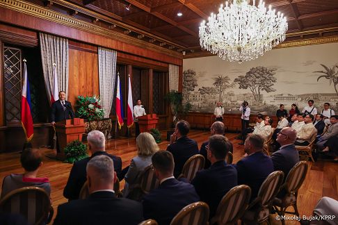 032_Para Prezydencka_Wizyta Pary Prezydenckiej na Filipinach_spotkanie z mediami_06-10-2026_MWB13331.jpg.JPG