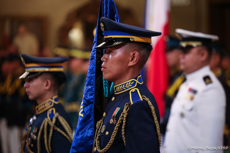 015_Para Prezydencka_Wizyta Pary Prezydenckiej na Filipinach_Ceremonia powitania oficjalnego_06-10-2026_MWB23773.jpg.JPG