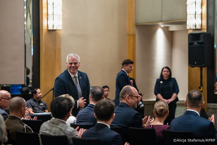 002_Para Prezydencka_Spotkanie Pary Prezydenckiej z osobami zasłużonymi dla relacji polsko-filipińskich_07-10-2026_AS215956.jpg.JPG