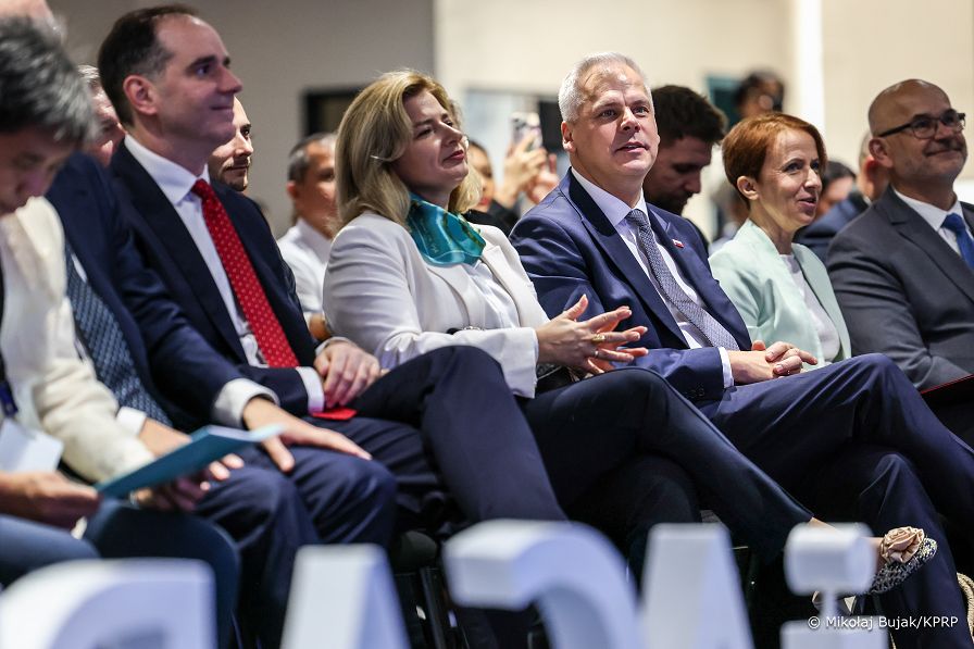 004_Prezydent_Karol_Nawrocki_wizyta_iAcademy_Manilia_Filipiny_20261007_MWB24715.jpg