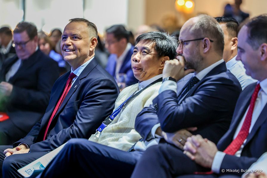 008_Prezydent_Karol_Nawrocki_wizyta_iAcademy_Manilia_Filipiny_20261007_MWB24827.jpg