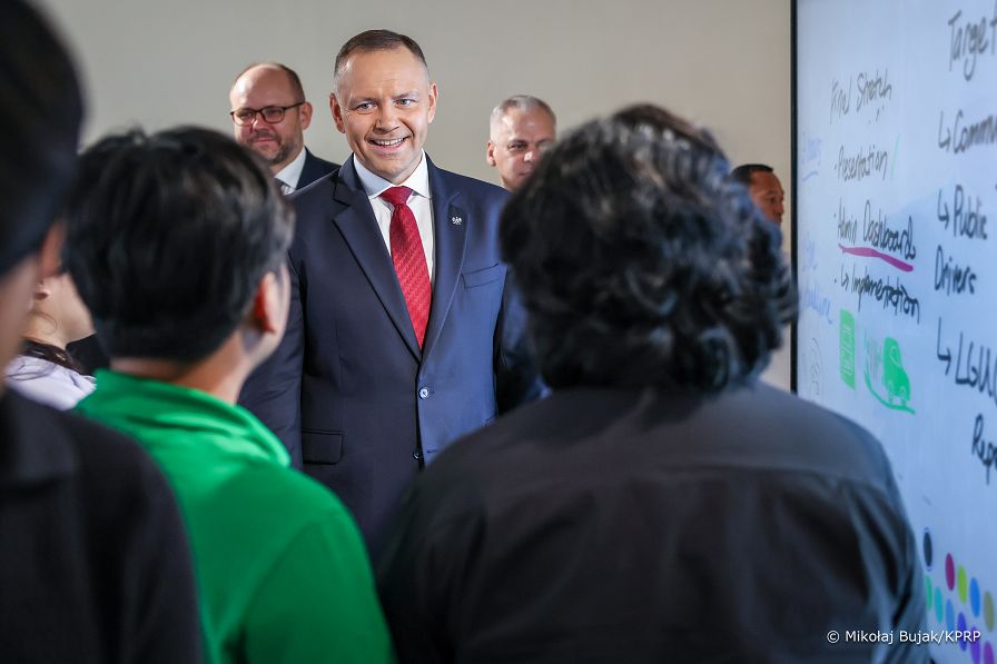 019_Prezydent_Karol_Nawrocki_wizyta_iAcademy_Manilia_Filipiny_20261007_MWB15177.jpg