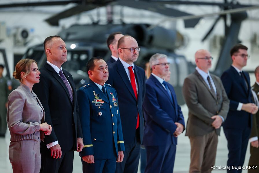007_Para Prezydencka_Wizytacja śmigłowców wyprodukowanych przez  PZL Mielec_08-10-2026_MWB26971.jpg.JPG