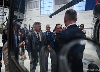 012_Para Prezydencka_Wizytacja śmigłowców wyprodukowanych przez  PZL Mielec_08-10-2026_MWB11359.jpg.JPG