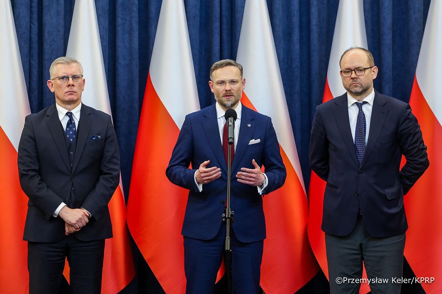 002_Minister_Zbigniew Bogucki_Marcin Przydacz_Sławomir Canckiewicz_konferencja prasowa_11-02-2026_PK2_2805.jpg.JPG