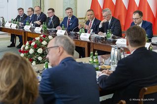 20_Karol_Nawrocki_posiedzenie_RBN_20260211_MWB24068.jpg