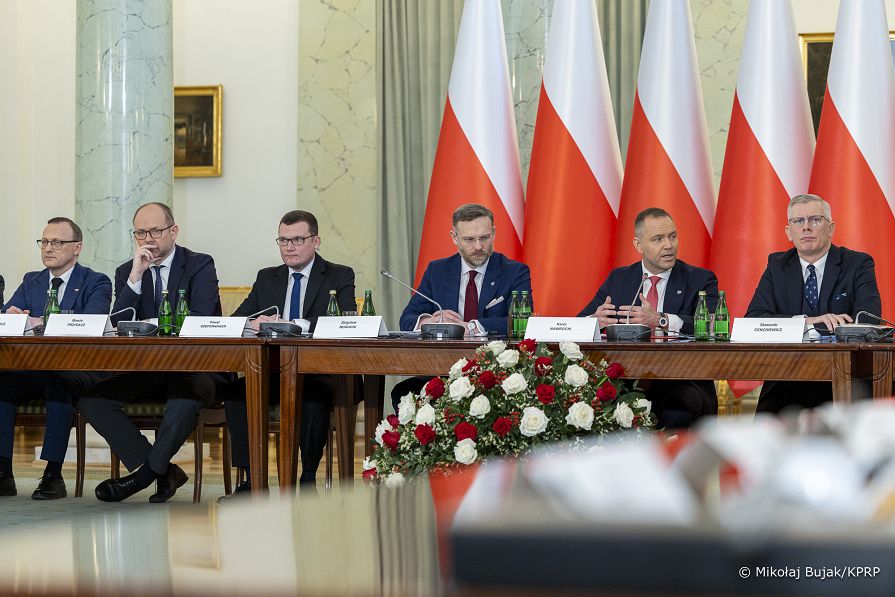 06_Karol_Nawrocki_posiedzenie_RBN_20260211_MWB23734.jpg