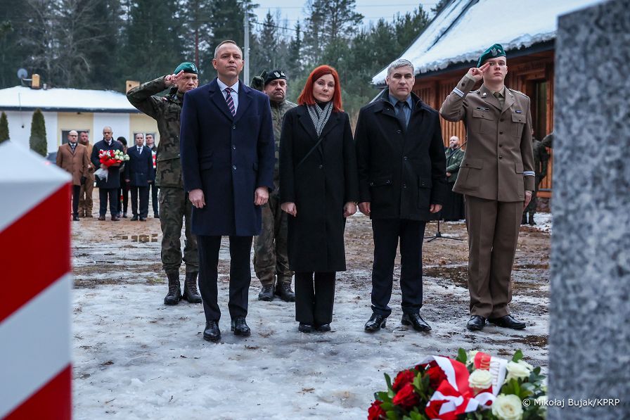 009_Prezydent_Karol_Nawrocki_wizyta_Podlasie_Hajnowka_wieniec_sierzant_Mateusz_Sitek_20260213_MWB10089.jpg