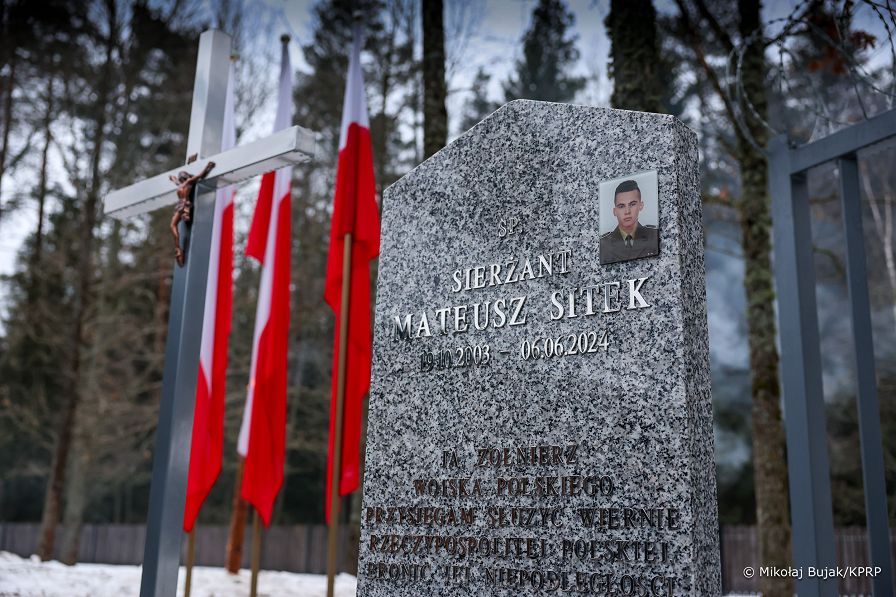 002_a_Prezydent_Karol_Nawrocki_wizyta_Podlasie_Hajnowka_wieniec_sierzant_Mateusz_Sitek_20260213_MWB19690.jpg
