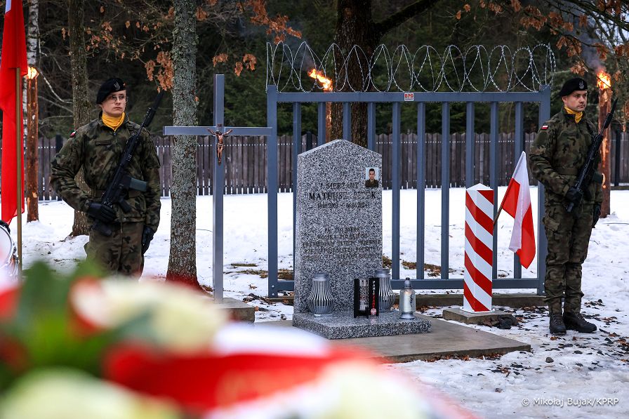 002_Prezydent_Karol_Nawrocki_wizyta_Podlasie_Hajnowka_wieniec_sierzant_Mateusz_Sitek_20260213_MWB25132.jpg