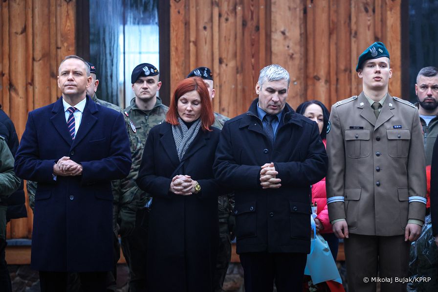 005_Prezydent_Karol_Nawrocki_wizyta_Podlasie_Hajnowka_wieniec_sierzant_Mateusz_Sitek_20260213_MWB25458.jpg