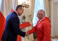 004_Prezydent_Karol_Nawrocki_spotkanie_kadra_skoczkow_Narciarskich_Olimpiada_Zimowa_20260223_MWB14109.jpg