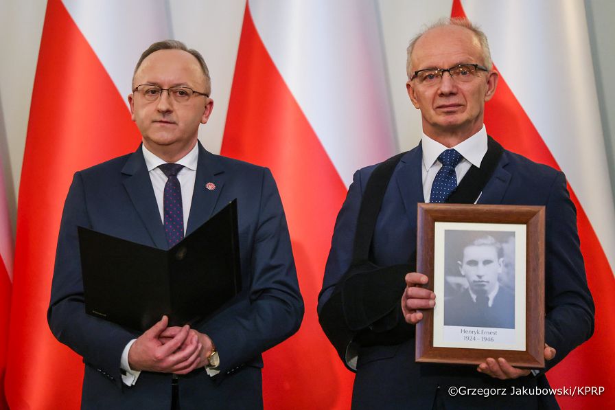 008_Prezydent Karol Nawrocki_uroczystość wręczenia not identyfikacyjnych_26-02-2026_1S5A0018.jpg.JPG