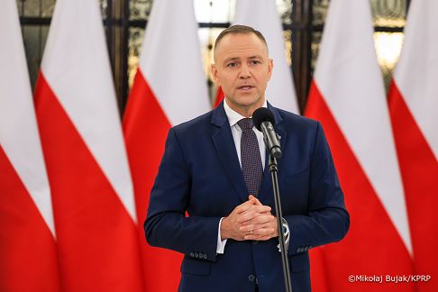 020_Prezydent Karol Nawrocki_Sejm_Expose_Ministra MS_Radosława Sikorskiego_Konferencja prasowa_26-02-2026_MWB22642.jpg.JPG
