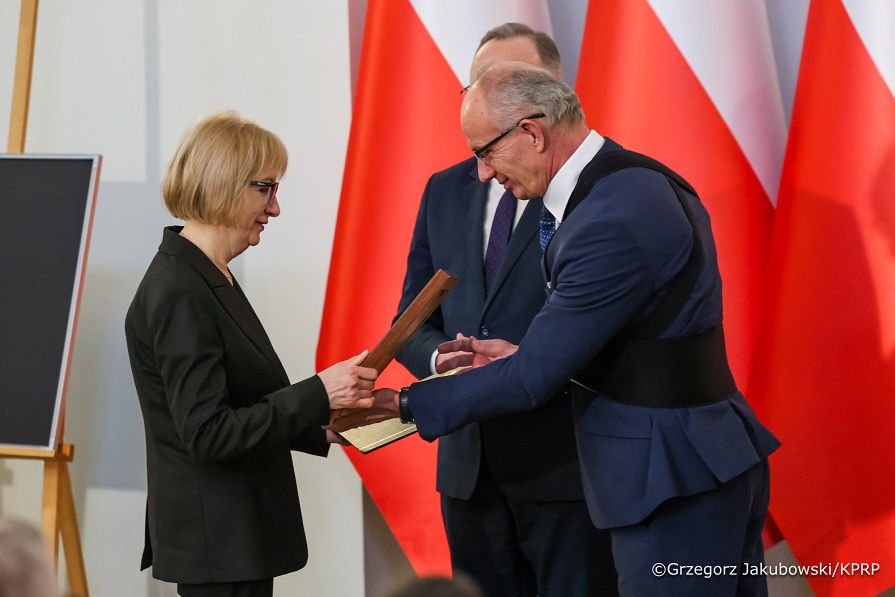 017_Prezydent Karol Nawrocki_uroczystość wręczenia not identyfikacyjnych_26-02-2026_1S5A9979.jpg.JPG