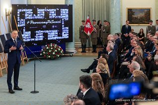 001_Prezydent Karol Nawrocki_uroczystość wręczenia not identyfikacyjnych_26-02-2026_GJA_9837.jpg.JPG