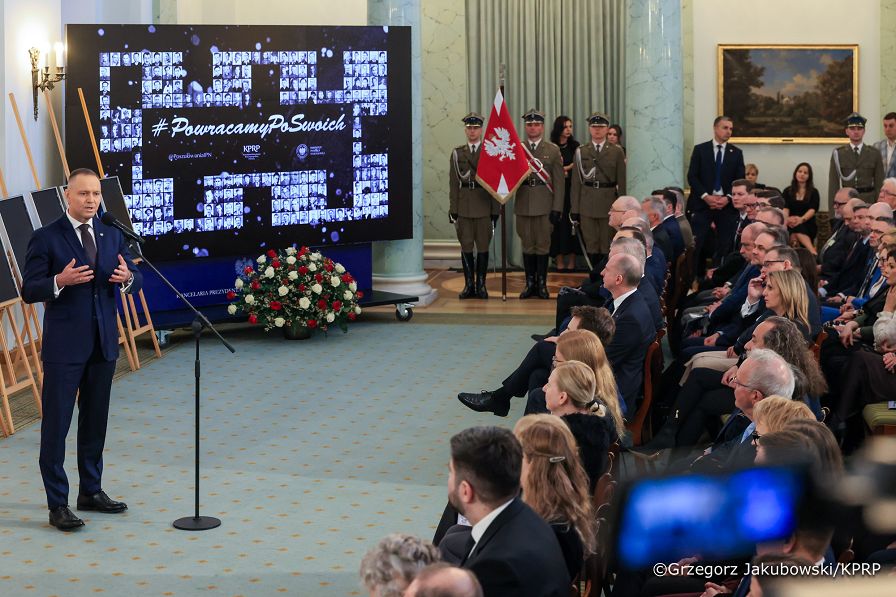 001_Prezydent Karol Nawrocki_uroczystość wręczenia not identyfikacyjnych_26-02-2026_GJA_9837.jpg.JPG