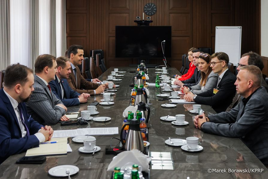 002_Minister_Mateusz_Kotecki_Spotkanie z producentami fajerwerków_26-02-2026_MB1_3206.jpg