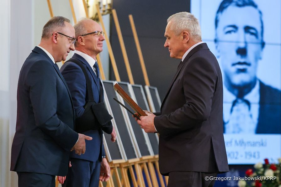 009_Prezydent Karol Nawrocki_uroczystość wręczenia not identyfikacyjnych_26-02-2026_1S5A0033.jpg.JPG