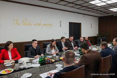 004_Minister_Mateusz_Kotecki_Spotkanie z producentami fajerwerków_26-02-2026_MB1_3263.jpg