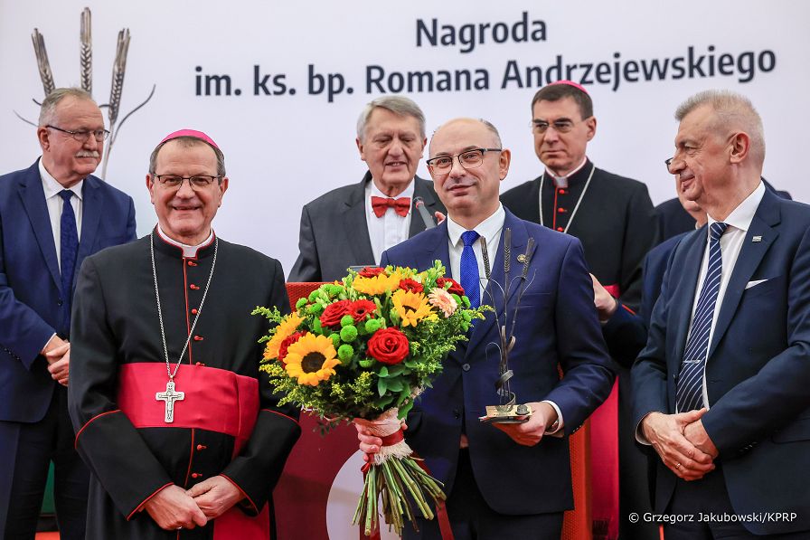 007_Minister_Wojciech_Kolarski_wręczenie_nagrody_dla_dr_Mateusza_Szpytmy_20260226_GJA_1189.jpg