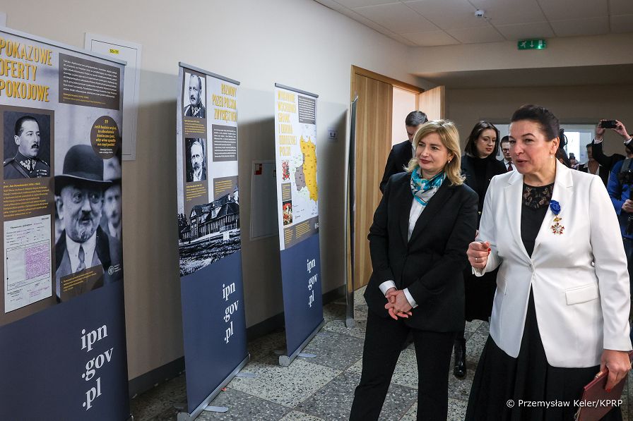 002_Minister_Agnieszka_Jedrzak_spotkanie_ze_spolecznoscia_szkolna_Panstwowego_Gimnazjum_Polskiego_im_J_Pilsudskiego_20260227_PK1_2200.jpg