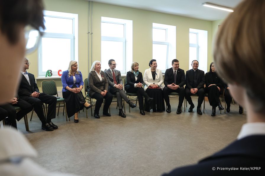 003_Minister_Agnieszka_Jedrzak_spotkanie_ze_spolecznoscia_szkolna_Panstwowego_Gimnazjum_Polskiego_im_J_Pilsudskiego_20260227_PK1_2337.jpg