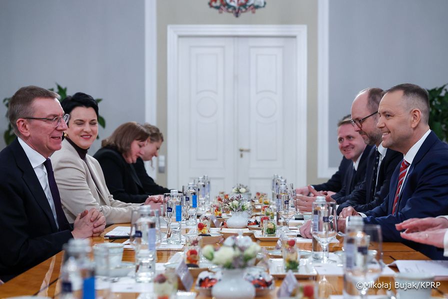017_Prezydent Karol Nawrocki_Wizyta na Łotwie_rozmowy delegacji_27-02-2026_MWB10627.jpg.JPG