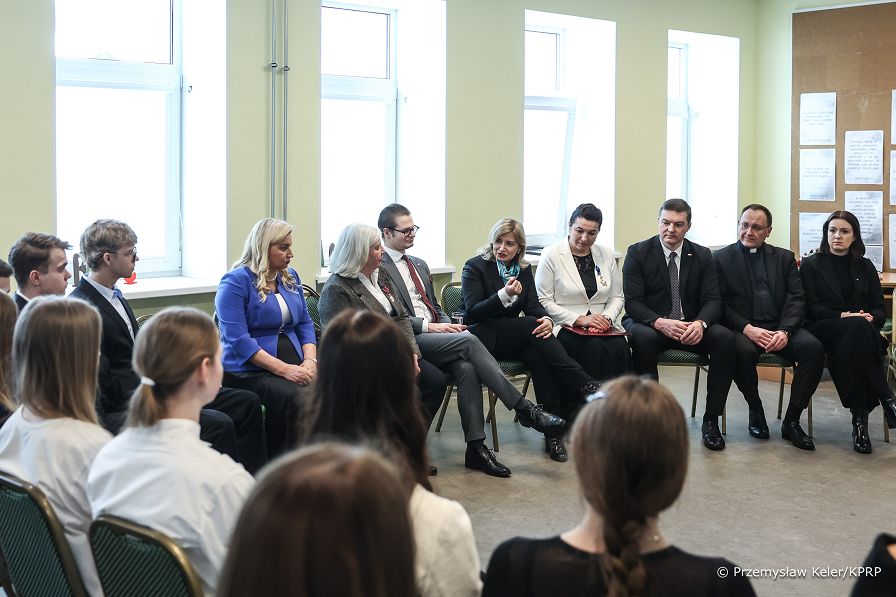 006_Minister_Agnieszka_Jedrzak_spotkanie_ze_spolecznoscia_szkolna_Panstwowego_Gimnazjum_Polskiego_im_J_Pilsudskiego_20260227_PK1_2437.jpg