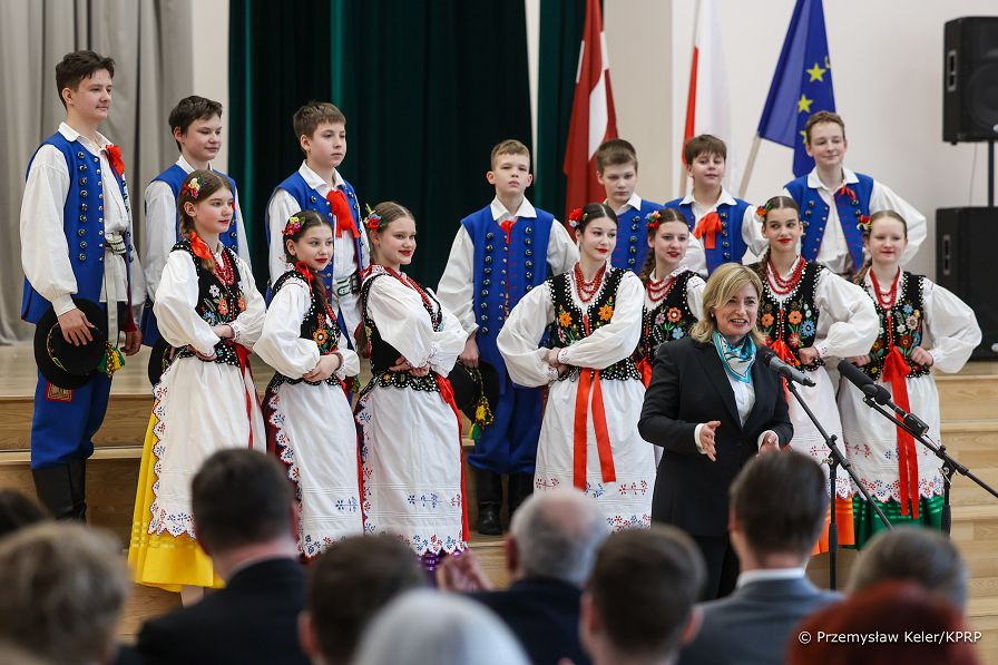 018_Minister_Agnieszka_Jedrzak_spotkanie_ze_spolecznoscia_szkolna_Panstwowego_Gimnazjum_Polskiego_im_J_Pilsudskiego_20260227_PK2_7583.jpg
