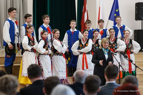 018_Minister_Agnieszka_Jedrzak_spotkanie_ze_spolecznoscia_szkolna_Panstwowego_Gimnazjum_Polskiego_im_J_Pilsudskiego_20260227_PK2_7583.jpg