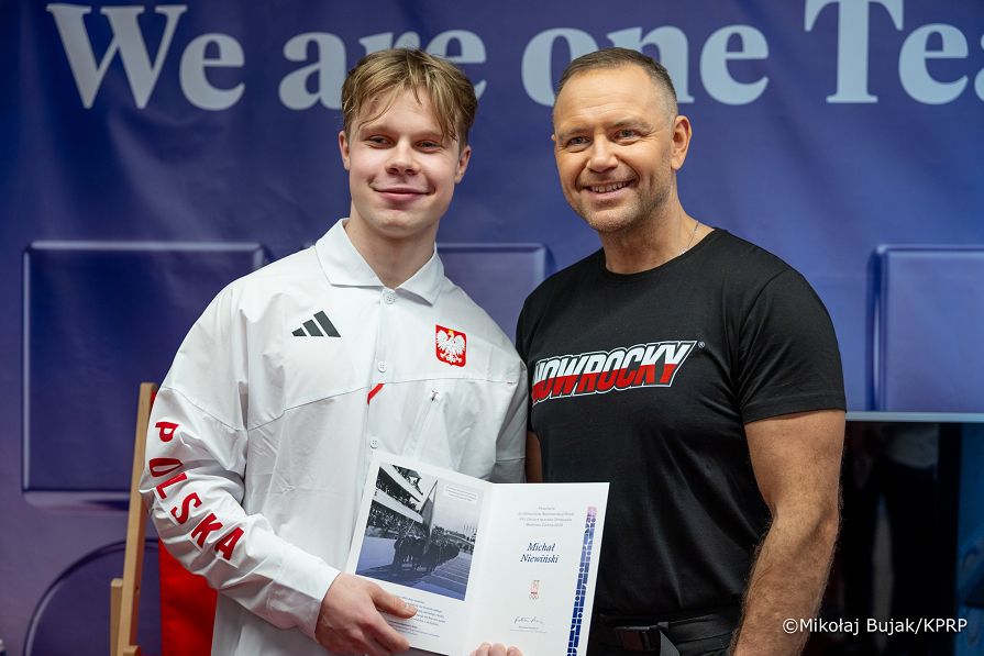 028_Prezydent Karol Nawrocki_Mediolan_Rozpoczęcie zimowych IO 2026 Mediolan_Wizyta wioska olimpiska_ 07-02-2026_MWB17281.jpg.JPG