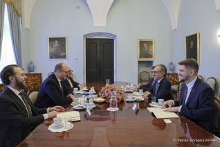 04_Marcin_Przydacz_spotkanie_przedstawiciele_Banku_Swiatowego _20260209_MB1_7540.jpg