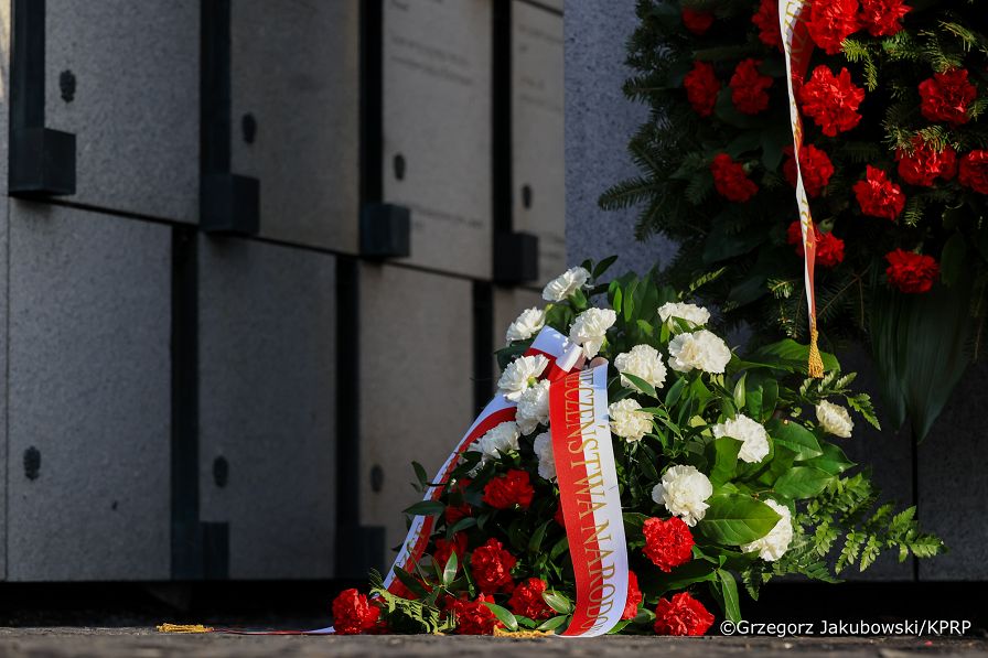 006_Wieniec złożony przez Szefa BBN Sławomira Cenckiewicza na Łączce_01-03-2026_GJA_1469.jpg.JPG
