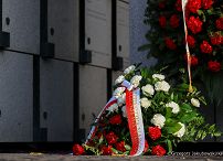006_Wieniec złożony przez Szefa BBN Sławomira Cenckiewicza na Łączce_01-03-2026_GJA_1469.jpg.JPG