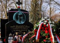 001_Wieniec złożony przez Szefa BBN Sławomira Cenckiewicza na grobie Łupaszki_01-03-2026_GJA_1408.jpg.JPG