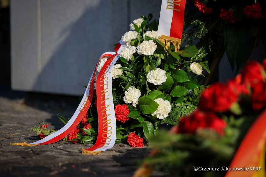 007_Wieniec złożony przez Szefa BBN Sławomira Cenckiewicza na Łączce_01-03-2026_GJA_1602.jpg.JPG