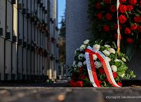 005_Wieniec złożony przez Szefa BBN Sławomira Cenckiewicza na Łączce_01-03-2026_GJA_1582.jpg.JPG