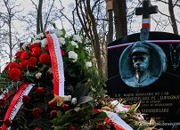 002_Wieniec złożony przez Szefa BBN Sławomira Cenckiewicza na grobie Łupaszki_01-03-2026_GJA_1349.jpg.JPG