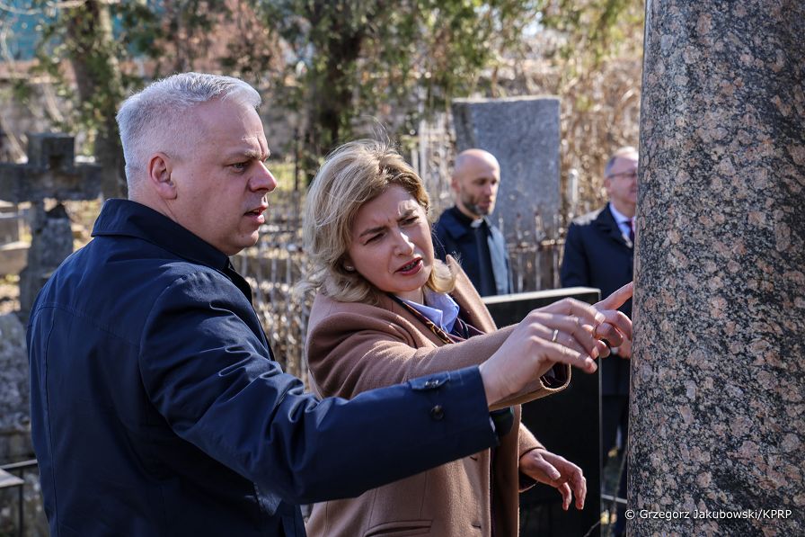 005_Minister_Agnieszka_Jedrzak_wizyta_cmentarz_polsko_ormianski_Kiszyniow_20260310_GJB_9137.jpg