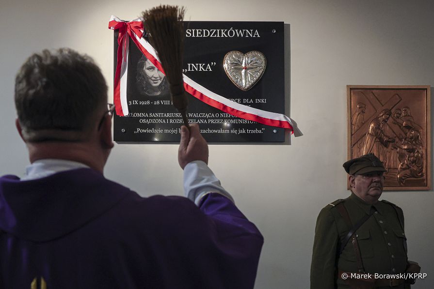 09_Adam_Andruszkiewcz_odsloniecie_tablicy_Serce_dla_Inki_Bialystok_20260317_MB1_3674.jpg