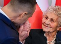 027_Prezydent Karol Nawrocki_uroczystość wręczenia not identyfikacyjnych_26-02-2026_GJA_0690.jpg