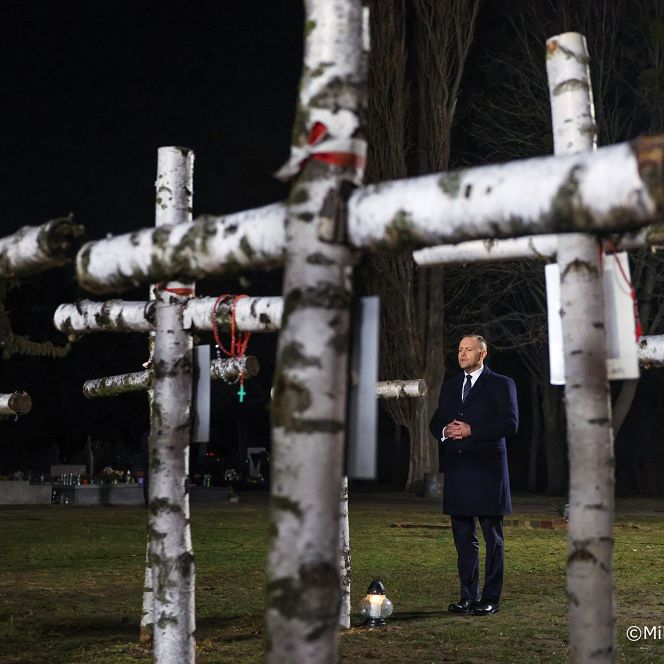 012_Galeria Narodowy Dzień Żołnierzy Wyklętych_01-03-2026_008_Prezydent_Karol_Nawrocki_Złożenie wieńca_Łączka_01-03-2026_MWB14164.jpg.JPG.JPG
