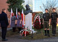 015_Galeria Narodowy Dzień Żołnierzy Wyklętych_01-03-2026_004_Adam Andruszkiewicz_Złożenie wieńca pod pomnikiem Danuty Siedzikówny  Inki _01-03-2026_GJA_1738.jpg.JPG.JPG